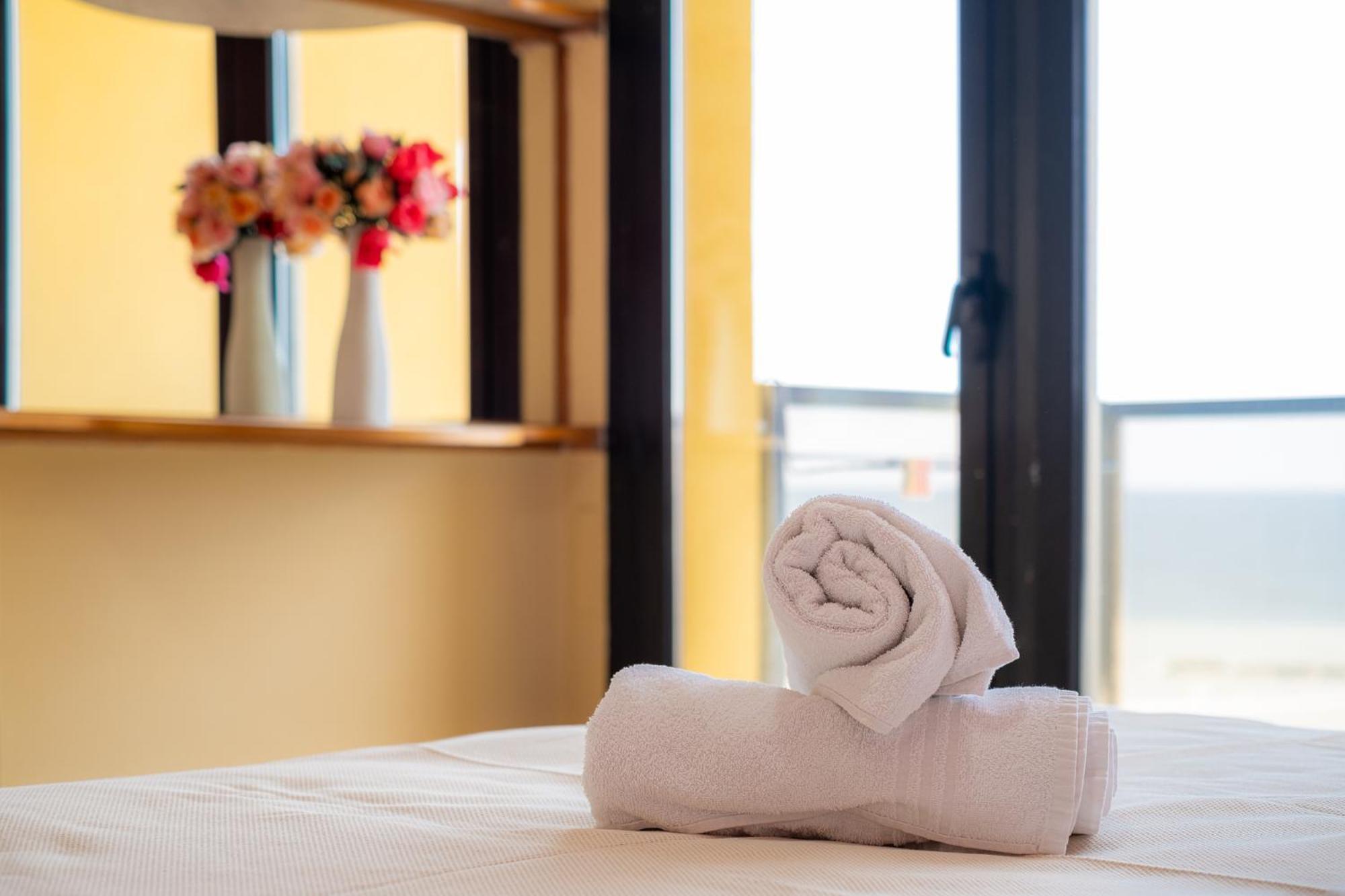 Hotel Crown リミニ エクステリア 写真